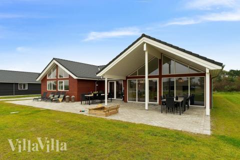 Den tjusiga sommarstugan nr 472 med gott om plats för upp till 18 personer