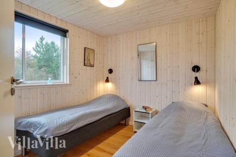 Ett av de 8 utmärkta sovrummen i lyxstuga nr 474 i Østjylland.