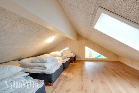 Några av de 20 sovplatserna finns på loftet i lyxstuga nr 474