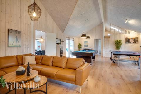 Lyxstuga 474 för 20 personer har ett stort aktivitetsrum med bl.a. biljard och dart