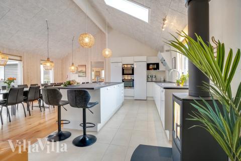 Köket i lyxstuga nr 474 är utrustat så att ni kan laga mat till 20 personer.