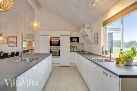 Välinrett kök i lyxstuga nr 474 i Østjylland.