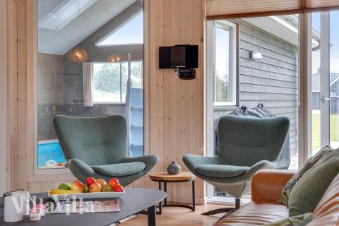 Vardagsrummet i lyxstuga nr. 474 har plats för 20 personer.