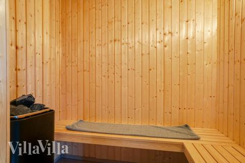 Njut av bastuvärmen i lyxstuga nr 474 för 20 personer