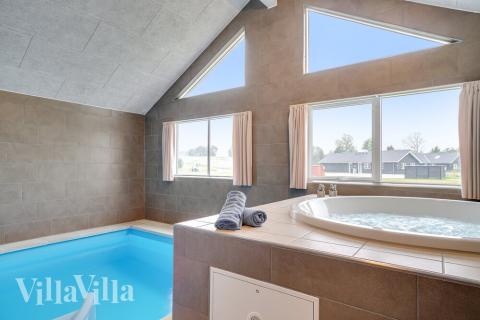 Njut av spabadets värme i lyxstuga nr 474 i Østjylland