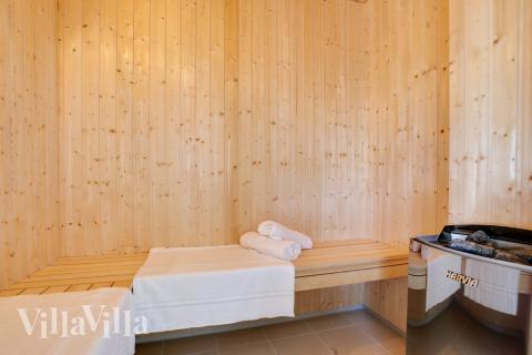 Njut av bastuvärmen i lyxstuga nr 476 för 20 personer