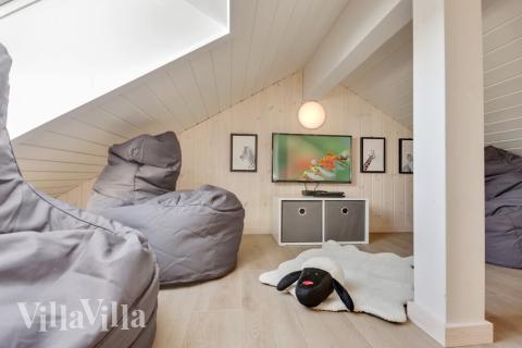 Några av de 20 sovplatserna finns på loftet i lyxstuga nr 476