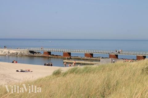 Stranden i närheten av lyxhus 476.