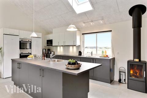 Köket i lyxstuga nr 445 är generöst inrett.