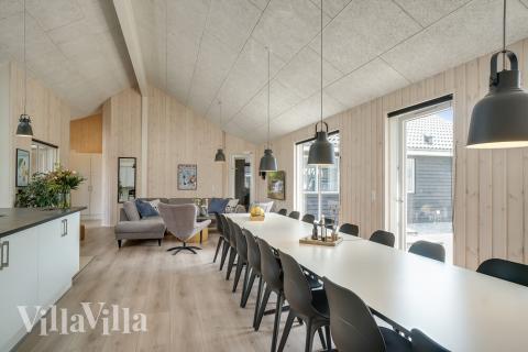 Ni kan sitta 20 personer tillsammans i vardagsrummet när ni besöker lyxhus nr 451 i Østjylland.