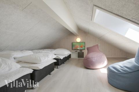 Några av de 16 sovplatserna finns på loftet i lyxstuga nr 459