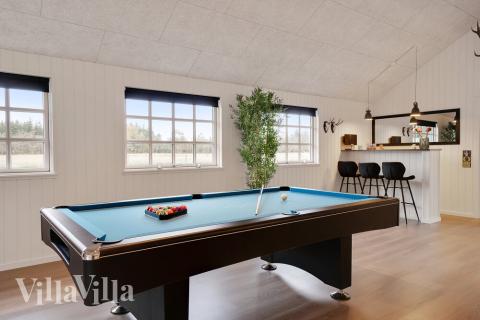 Lyxstuga 460 för 18 personer har ett stort aktivitetsrum med bl.a. biljard och dart