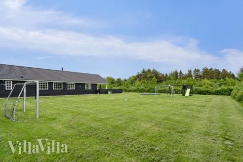 Förutom de många timmar som du kan tillbringa i stugans poolavdelning erbjuder lyxstuga 460 även många utomhusaktiviteter