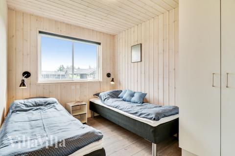 Ett av de 6 utmärkta sovrummen i lyxstuga nr 464 i Vestjylland.