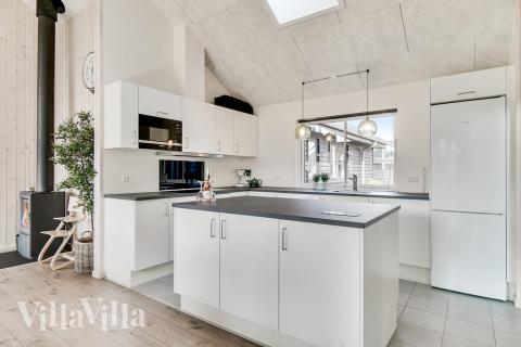 Köket i lyxstuga nr 464 är utrustat så att ni kan laga mat till 16 personer.