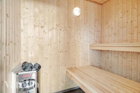 Njut av bastuvärmen i lyxstuga nr 464 för 16 personer