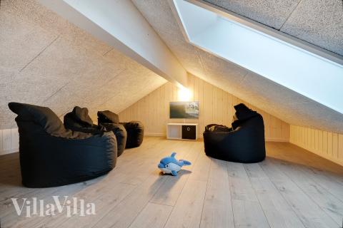 Några av de 26 sovplatserna finns på loftet i lyxstuga nr 462