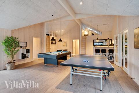 Lyxstuga 462 för 26 personer har ett stort aktivitetsrum med bl.a. biljard och dart