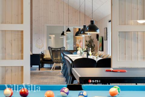 Förutom de många timmar som du kan tillbringa i stugans poolavdelning erbjuder lyxstuga 462 även biljard, bordtennis och dart