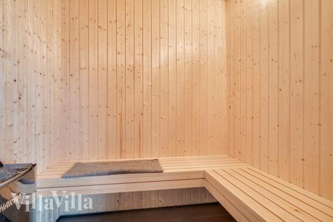 Njut av bastuvärmen i lyxstuga nr 462 för 26 personer