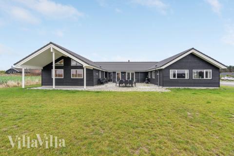 Den tjusiga sommarstugan nr 468 med gott om plats för upp till 20 personer