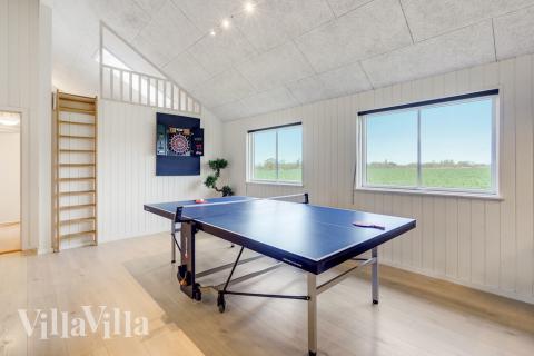 Aktivitetsrum i lyxstuga nr 468 med 8 sovrum och plats för 20 personer.