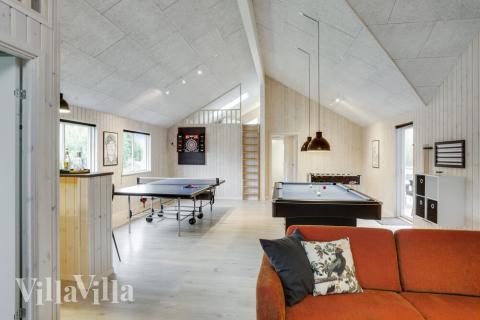 Aktivitetsrum i lyxstuga nr 469 med 8 sovrum och plats för 22 personer.