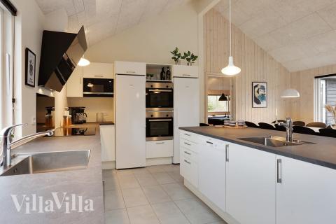 Köket i lyxstuga nr 469 är utrustat så att ni kan laga mat till 22 personer.