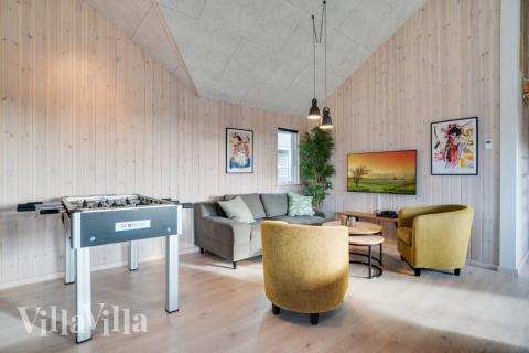 Aktivitetsrum i lyxstuga nr 478 med 7 sovrum och plats för 18 personer.