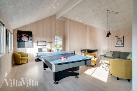 Lyxstuga 478 för 18 personer har ett stort aktivitetsrum med bl.a. biljard och dart