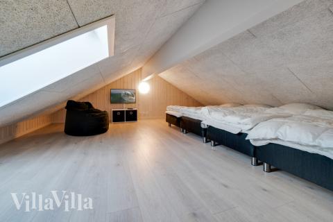 Några av de 18 sovplatserna finns på loftet i lyxstuga nr 478