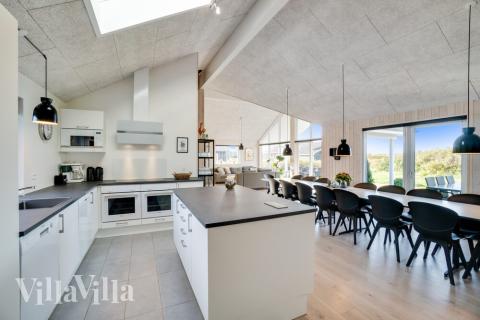 Köket i lyxstuga nr 478 är utrustat så att ni kan laga mat till 18 personer.