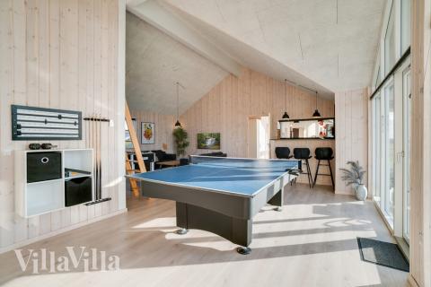 Aktivitetsrum i lyxstuga nr 477 med 7 sovrum och plats för 18 personer.