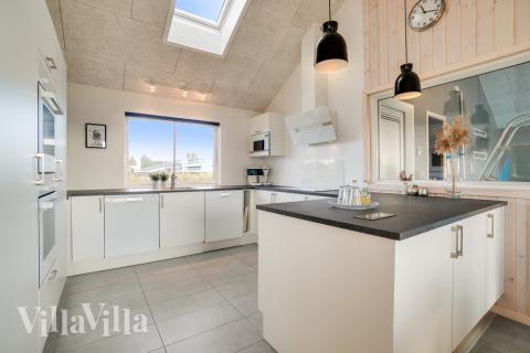 Köket i lyxstuga nr 477 är utrustat så att ni kan laga mat till 18 personer.