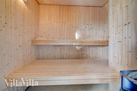 Njut av bastuvärmen i lyxstuga nr 470 för 24 personer