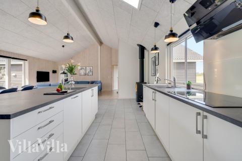 Köket i lyxstuga nr 470 är utrustat så att ni kan laga mat till 24 personer.