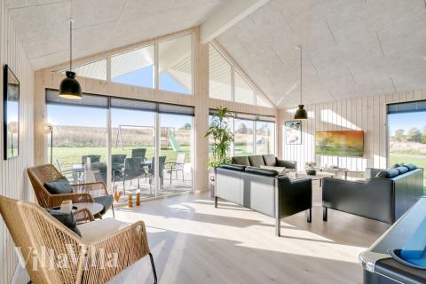 Ni kan sitta 26 personer tillsammans i vardagsrummet när ni besöker lyxhus nr 479 i Østjylland.