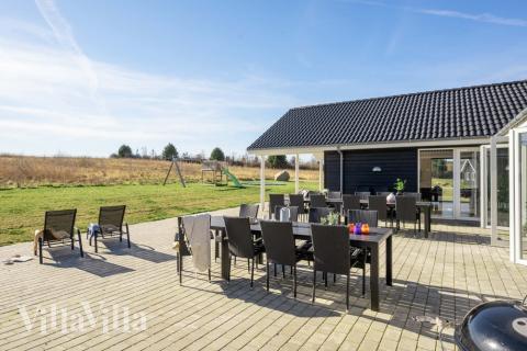 Stor terrass i lyxstuga nr 479 i Østjylland.