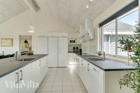 Köket i lyxstuga nr 480 är generöst inrett.