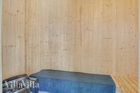 Njut av bastuvärmen i lyxstuga nr 480 för 24 personer