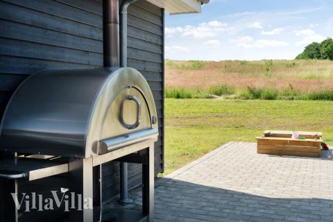 Stor terrass i lyxstuga nr 480 i Østjylland.