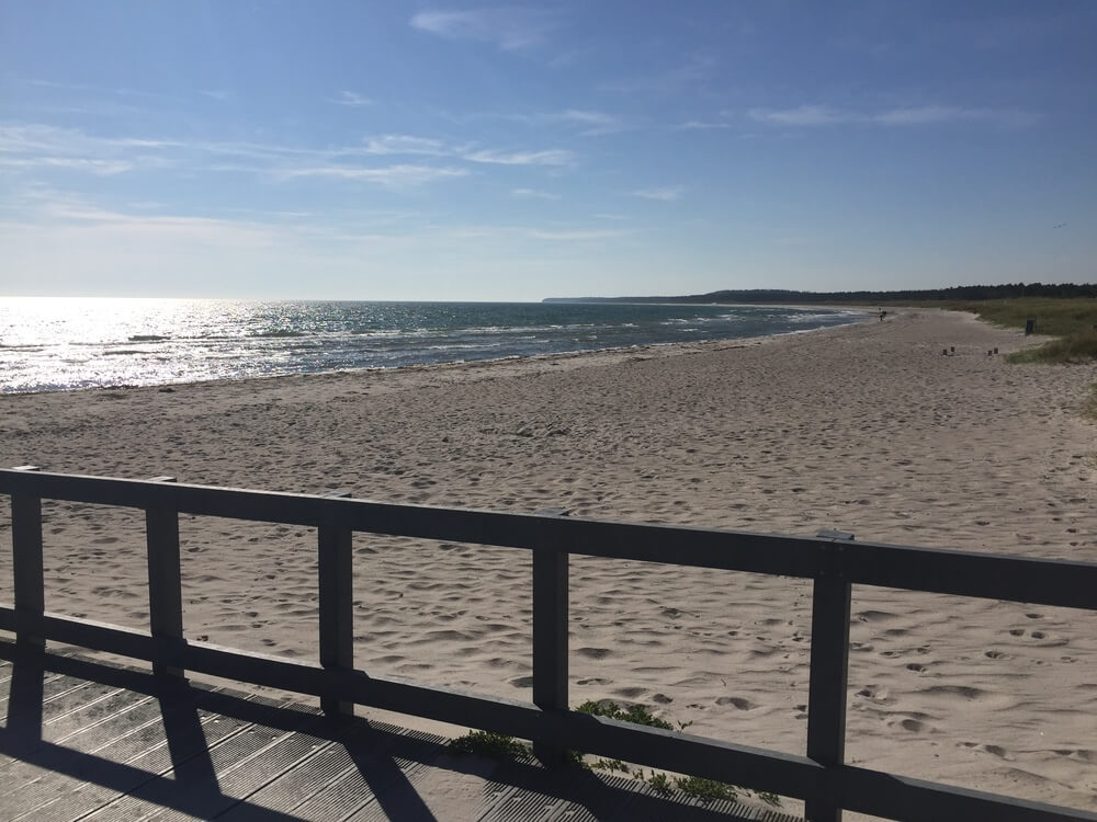 Den vackra stranden i närheten av lyxhus 480 vid Østjylland.