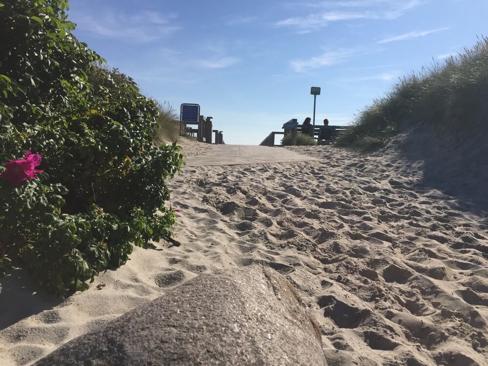 Stranden i närheten av lyxhus 480.