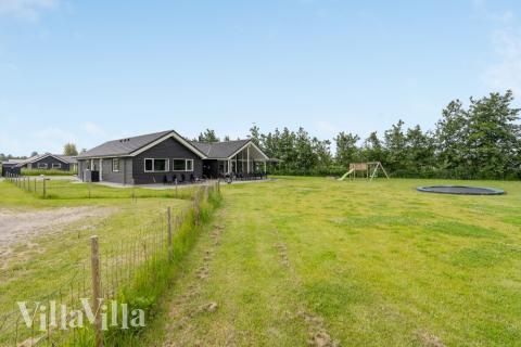 Den tjusiga sommarstugan nr 481 med gott om plats för upp till 16 personer