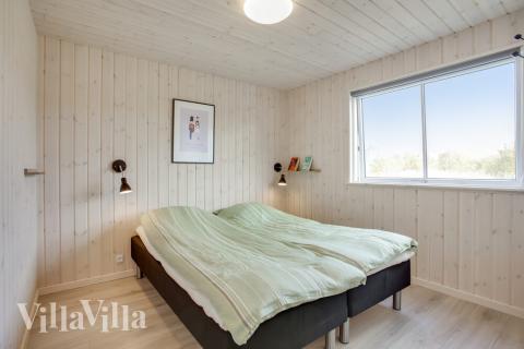 Ett av de 7 utmärkta sovrummen i lyxstuga nr 489 i Østjylland.