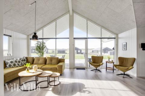 När ni besöker lyxhus nr 489 kan ni mysa tillsammans i sofforna.