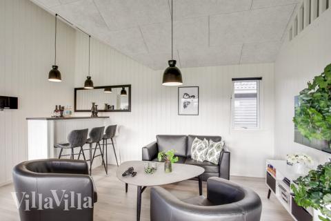 Lyxstuga 489 för 18 personer har ett stort aktivitetsrum med bl.a. biljard och dart