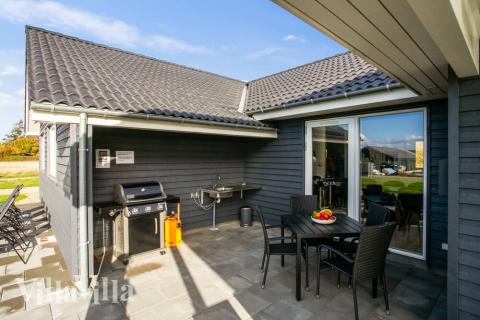 Stor terrass i lyxstuga nr 489 i Østjylland.