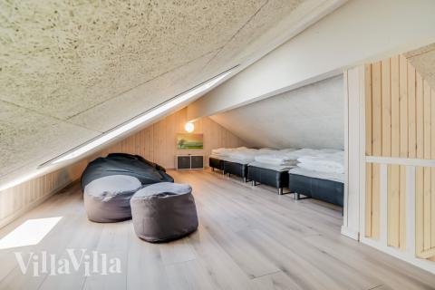 Några av de 18 sovplatserna finns på loftet i lyxstuga nr 475