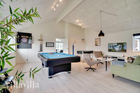 Tävla i sommarhusets aktivitetsrum när ni besöker lyxhus nr 484 i Vestjylland.